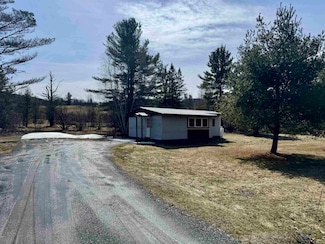 657 Creek Rd, Irasburg, VT 05845