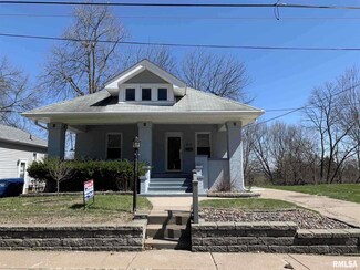 817 N Pine St, Davenport, IA 52804
