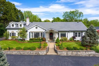 1044 S Mcknight Rd, Saint Louis, MO 63117