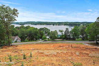 900 Harbour View Dr, Lenoir City, TN 37772