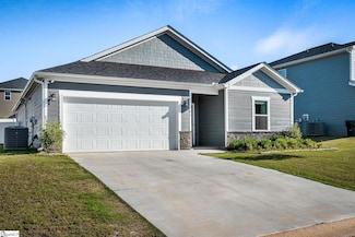 321 Hazelcroft Dr, Fountain Inn, SC 29644