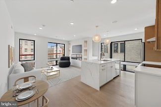 919 S 11th St Unit A, Philadelphia, PA 19147