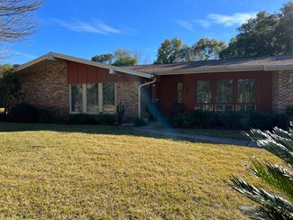 33 Holly Ave, Shalimar, FL 32579