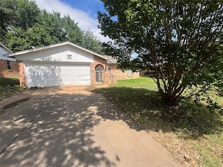 913 Henslee Dr, Euless, TX 76040