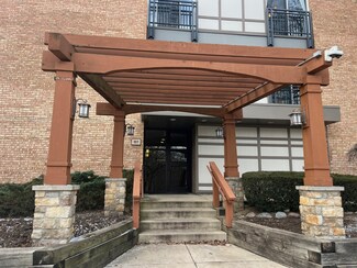 1811 Four Lakes Ave Unit 3B, Lisle, IL 60532