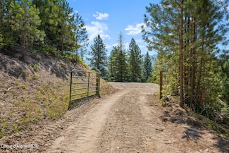 868 S Fork Ridge Rd, Smelterville, ID 83868