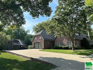 417 6th Ave, Sheldon, IA 51201