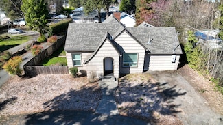 1414 Parkdale Dr, Grants Pass, OR 97527
