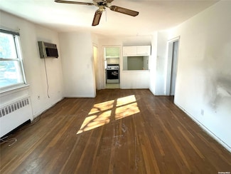 81-51 Langdale St Unit 207A, New Hyde Park, NY 11040