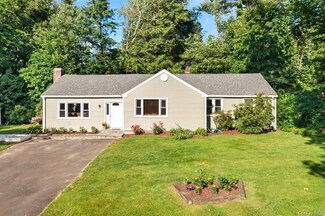 17 Buttonball Dr, Sandy Hook, CT 06482