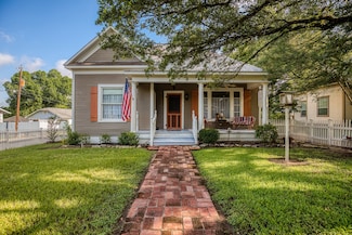 314 W Vulcan St, Brenham, TX 77833