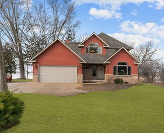 2740 Marine Dr, Oshkosh, WI 54901