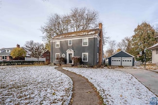 35 9th St SW, Le Mars, IA 51031