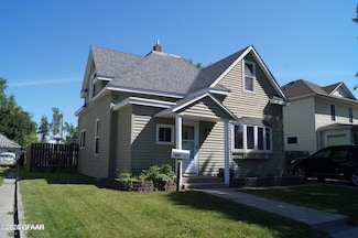 1017 6th St NE, Devils Lake, ND 58301