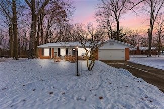 32951 Myrna Ct, Livonia, MI 48154