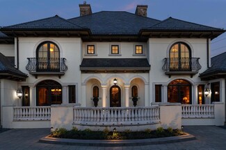 1560 Hunter Dr, Wayzata, MN 55391