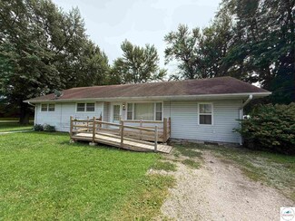 302 W Hiawatha St, Green Ridge, MO 65332