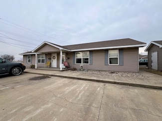 125 E St, Charleston, IL 61920