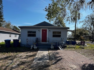 592 N 8th St, Eagle Lake, FL 33839
