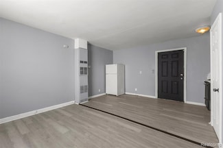 2070 Fort St Unit 203, Lincoln Park, MI 48146