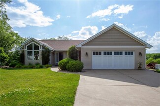1443 Edgewood Dr, Pella, IA 50219