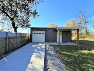 1523 S Mckinley St, Harrisburg, IL 62946