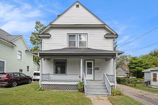 708 Pioneer St, Kalamazoo, MI 49008