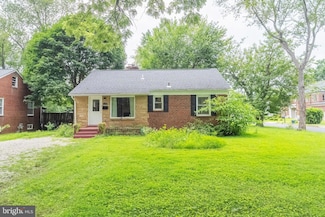 214 Lewis St NW, Vienna, VA 22180
