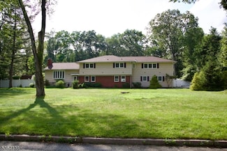 2 Windsor Rd, Morris Plains, NJ 07950