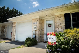 18035 Pin Oak Rd, Hagerstown, MD 21740