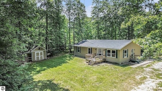 1055 S Bringold Ave, Lake, MI 48632