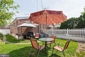 6734 Bingham St, Philadelphia, PA 19111