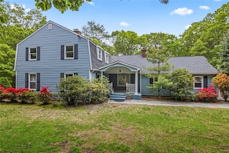 7 E Gate Ln, Setauket, NY 11733