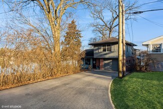 102 Fairfield Dr, Island Lake, IL 60042