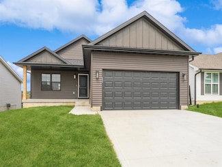 305 S Valley View Dr, Norwalk, IA 50211