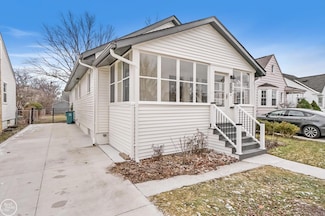 1047 Harvard Rd, Berkley, MI 48072