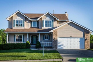 2141 Ashwood Ave, Papillion, NE 68133