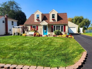 36 Bailey Ave, Latham, NY 12110