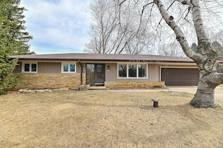 5820 W Culloden Ct, New Berlin, WI 53146