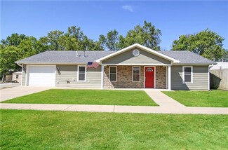 604 High School Ave, Altamont, KS 67330