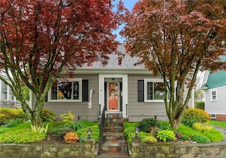 42 Campbell St, Warren, RI 02885