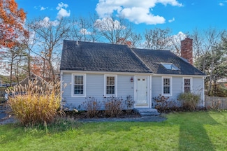 15 Chatham Rd, Plymouth, MA 02360