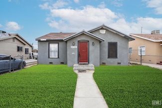 607 T St, Bakersfield, CA 93304