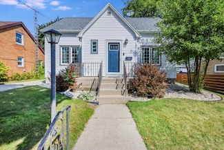 1510 Philippen St, Manitowoc, WI 54220