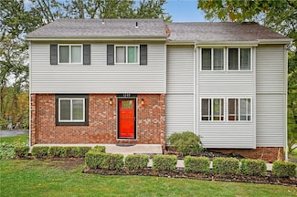 1240 Manor Dr, Pittsburgh, PA 15241