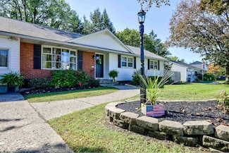 4 College View Dr, Albany, NY 12211