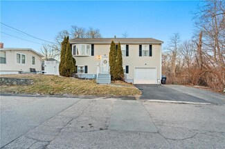 121 Sherman St, Riverside, RI 02915