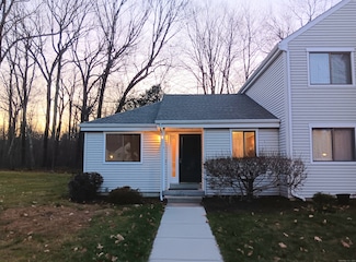 35 Nutmeg Rd Unit B3, Middlebury, CT 06762