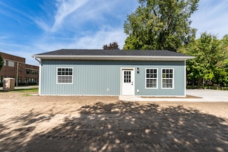 303 Middle St, Three Rivers, MI 49093
