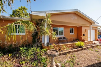 9469 Treasure Ln NE, Saint Petersburg, FL 33702